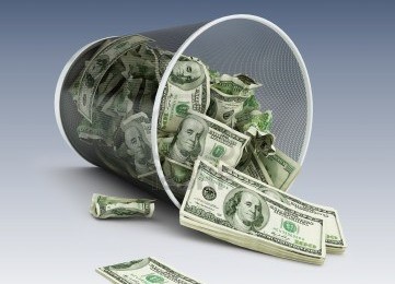 4028533-completa-de-la-cesta-de-la-basura-dinero-en-un-fondo-azul-oscuro